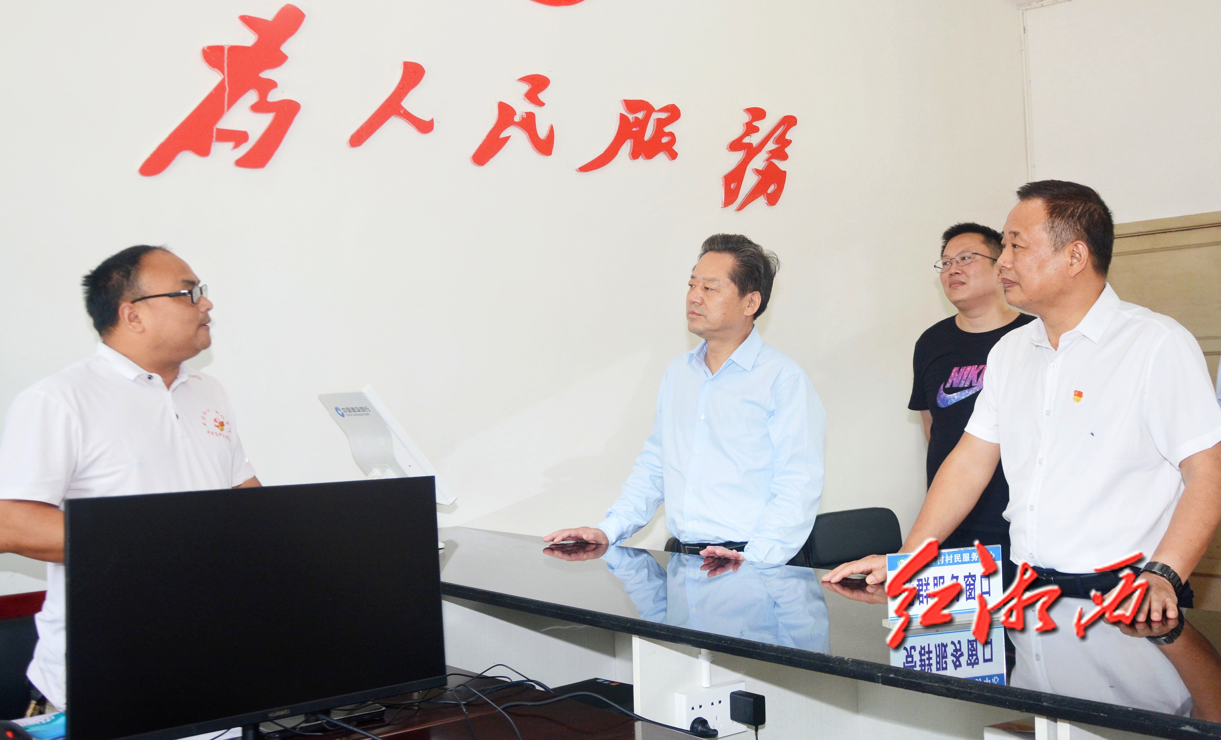 李再兴)今天,湘西州委书记虢正贵到永顺县高坪乡三角岩村,保靖县复兴